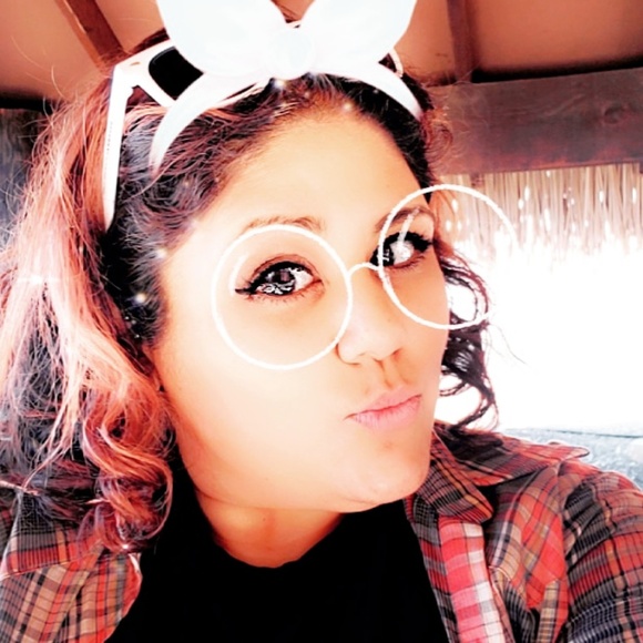 Meet your Posher, Crystal - Picture 2 of 4